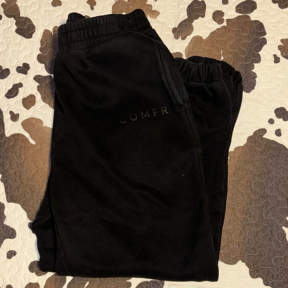 Black Comfrt sweats